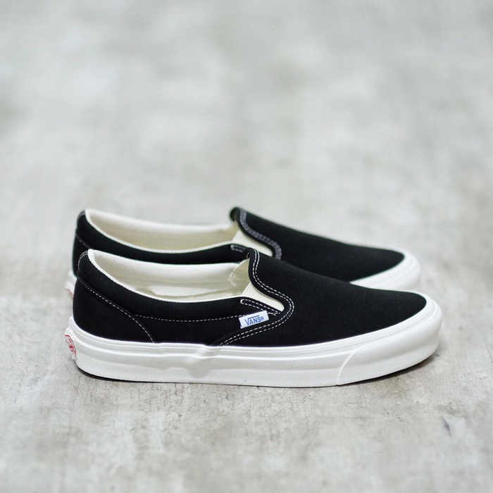 vans toe cap slip on