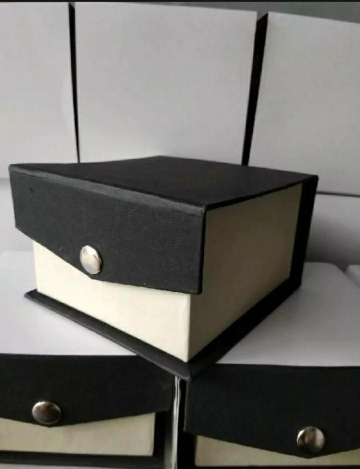 Tempat Kotak Box Jam Tangan - Box Jam Tangan Model Kancing WARNA RANDOM