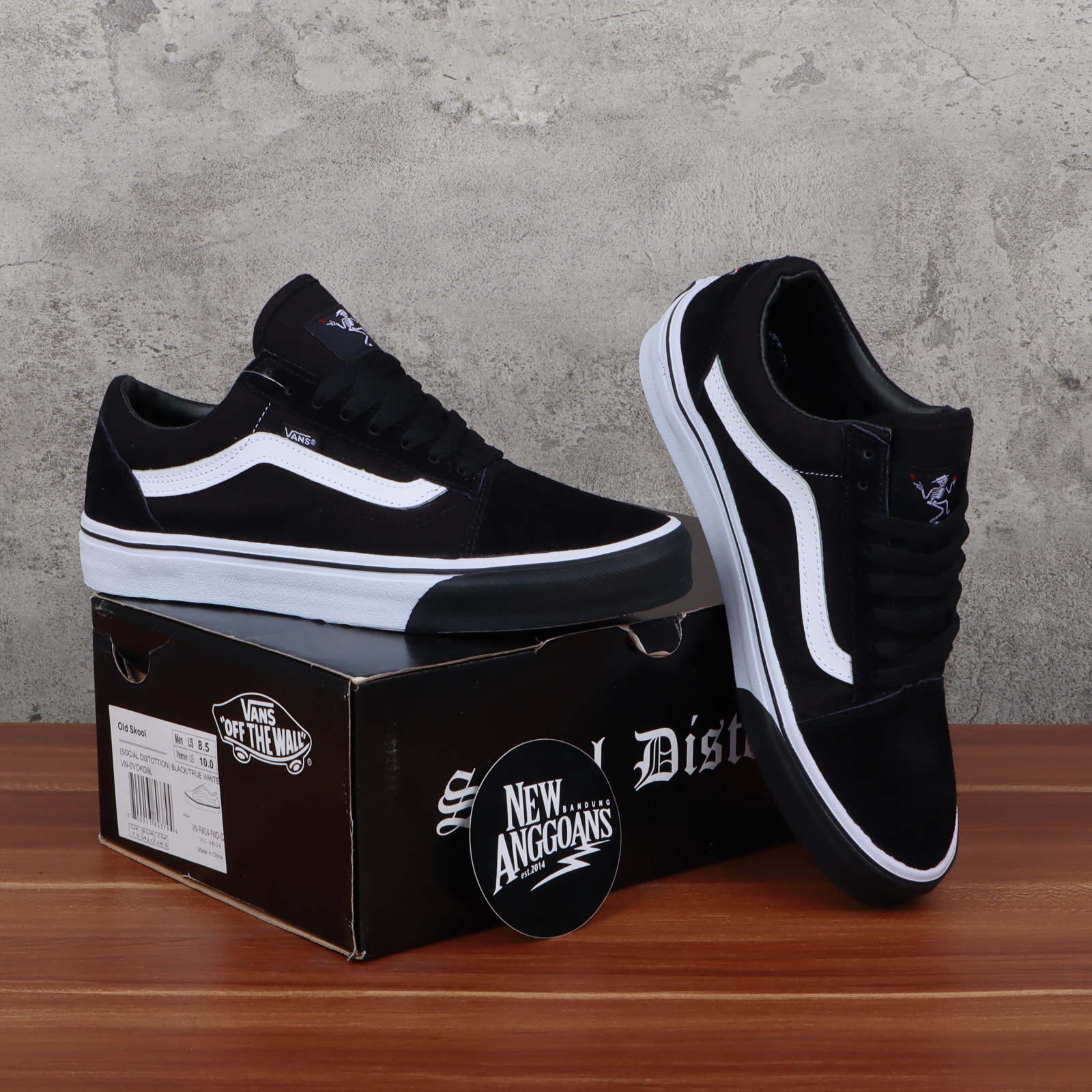 Vans old skool deals social distortion