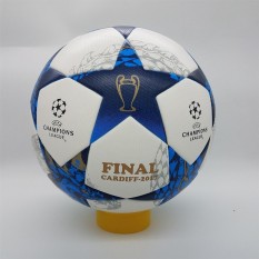 2016-2017 Profesi Champions League Ukuran Resmi 5 Sepak Bola Ball Bahan PU Pertandingan Profesional Pelatihan Soccer Ball Free Gas Jarum dan Tas Jaring (Cardiff 2017) -Intl