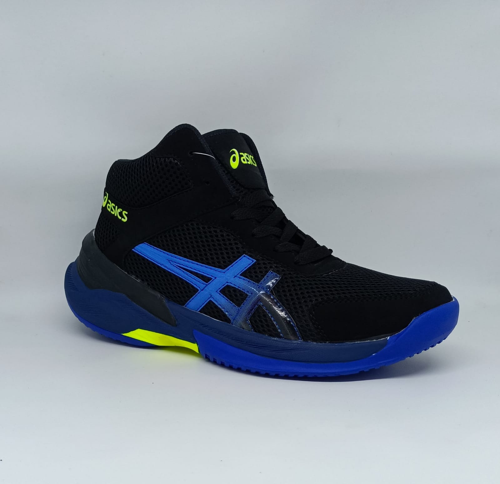 Sepatu volly outlet asics