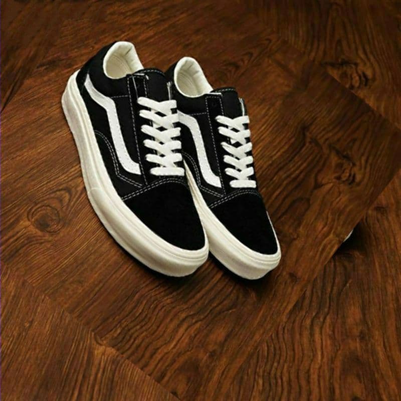 mens vans black shoes