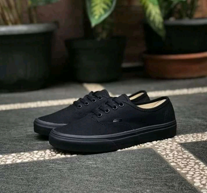 black shoes for women vans