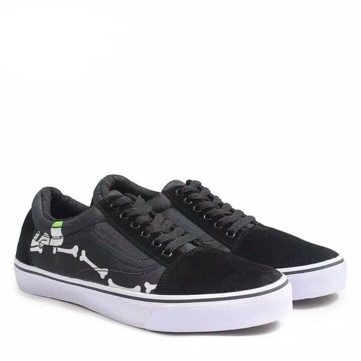 SEPATU VANS AUTHENTIC FULL BLACK HITAM OLDSKOOL SK8 PREMIUM / SEPATU VANS PRIA / SEPATU UNISEX / SEPATU COUPLE BNIB ICC IFC DT #