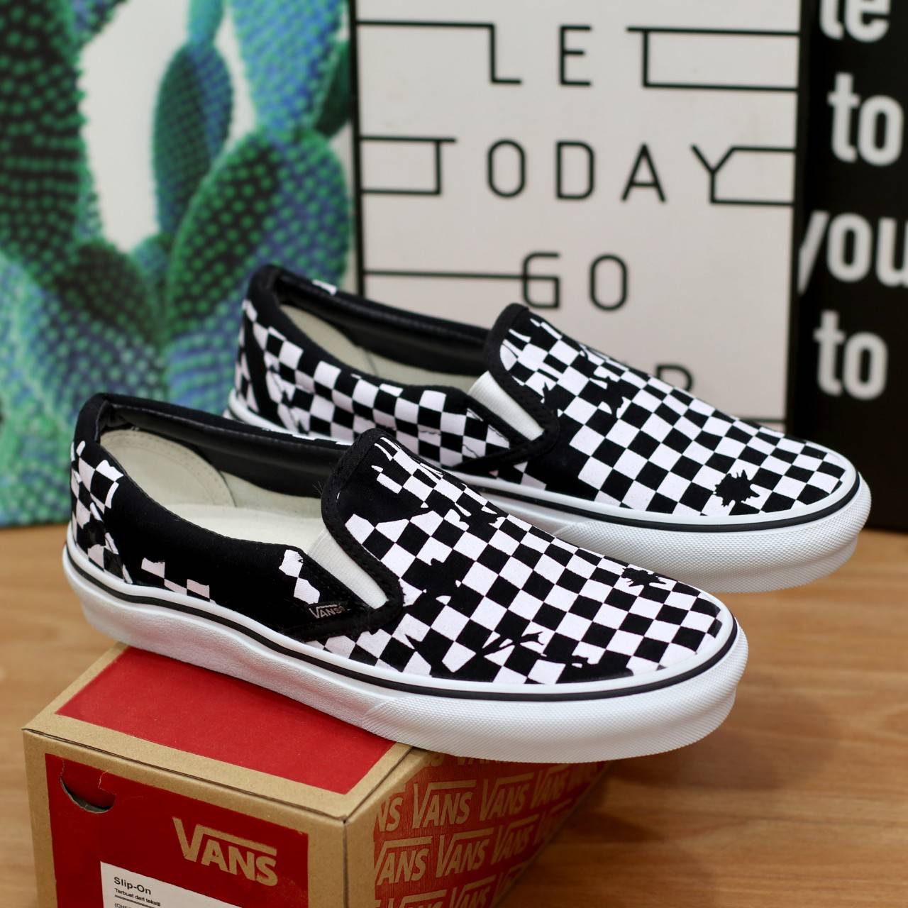 vans slip on overprint