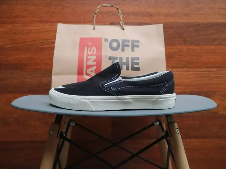 vans slip on og black