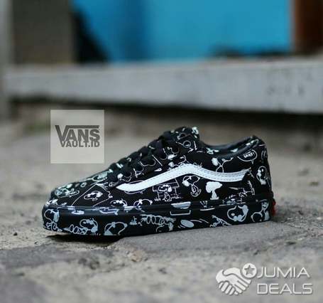 vans with snoopy