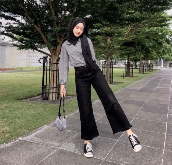 Filmlarni tomosha qiling va jinsiy aloqada boling