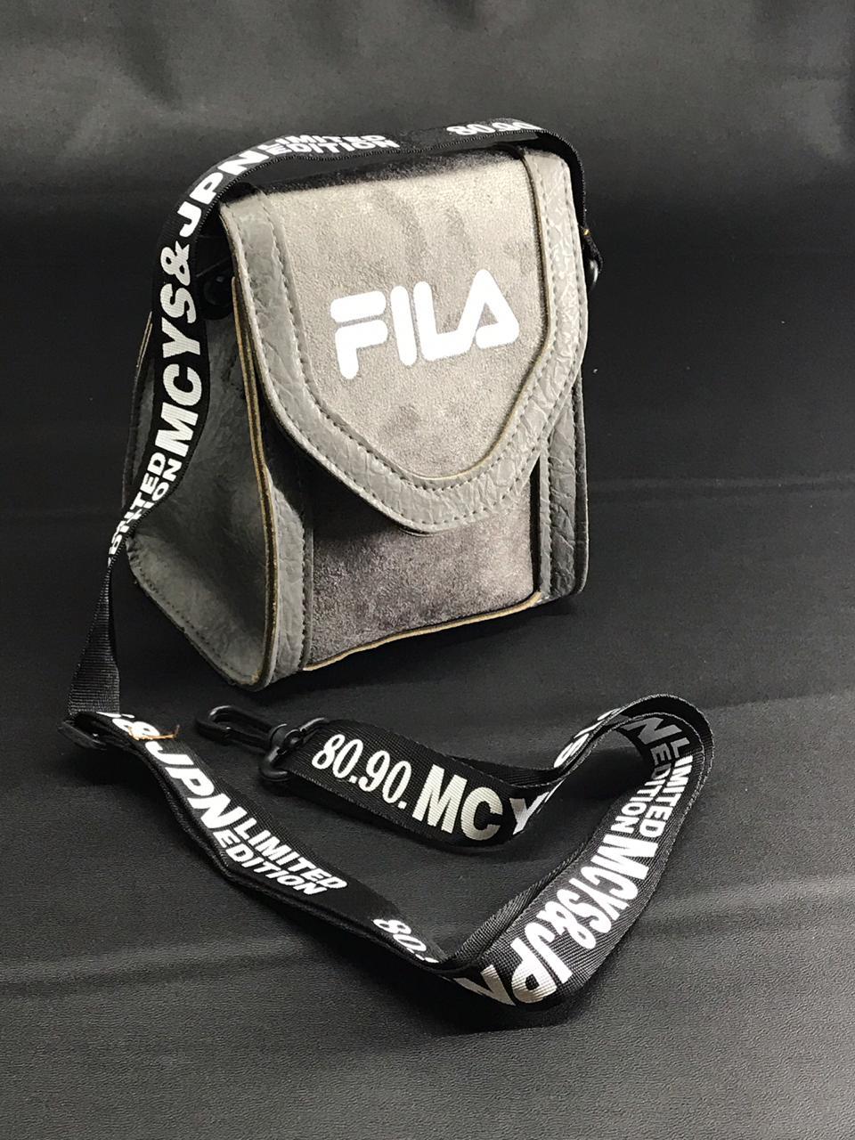 Tas Selempang FILA SQUARE BELUDRU SLING BAG IMPORT - GREY (1078) / Tas Selempang Fila / Tas Fila Import / Tas Fila Wanita / Tas Selempang Fila Import / Tas Selempang Wanita / Tas Import Murah / Tas Cewek / Tas Fila Import Murah / Tas Fashion Masa Kini