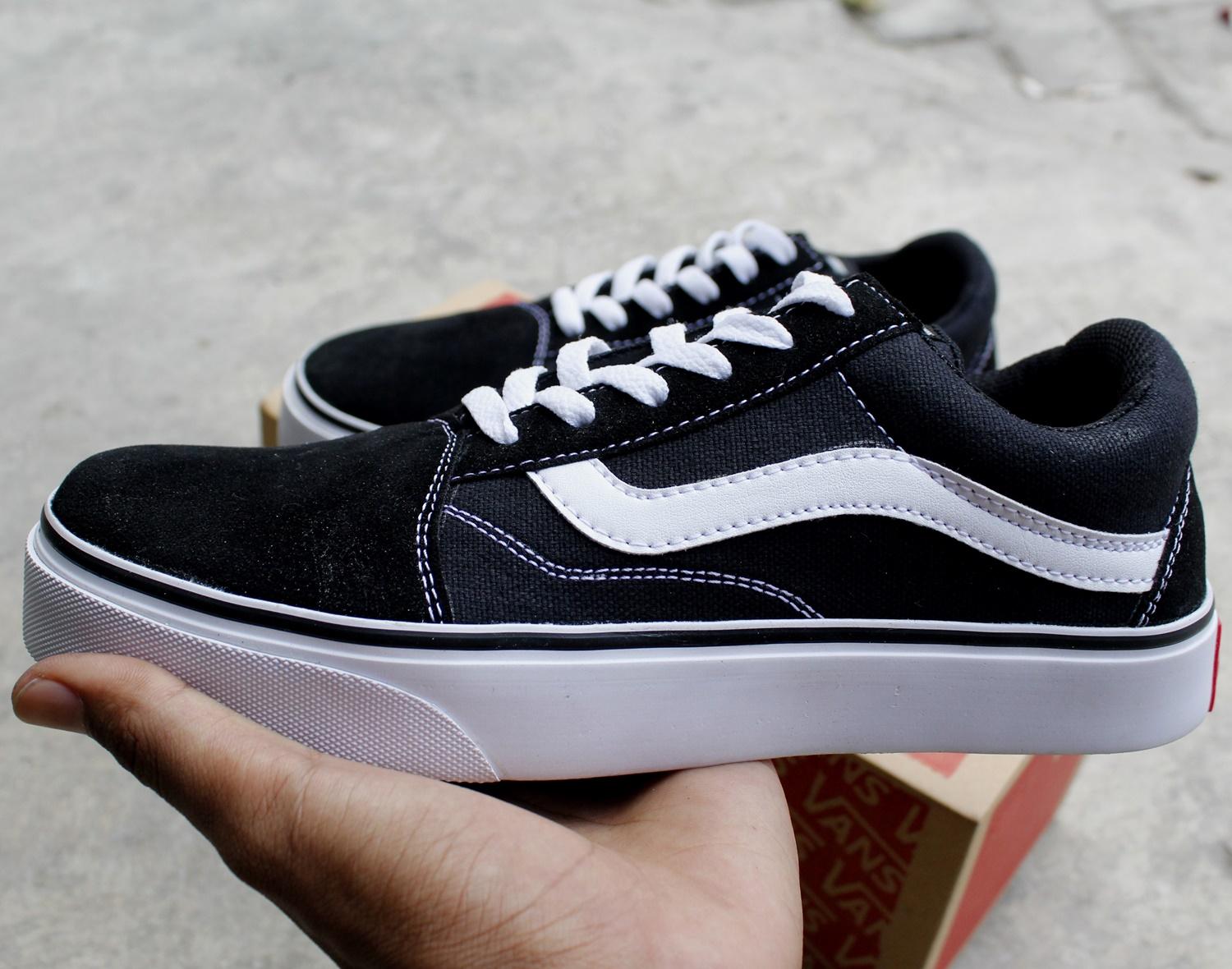 Sepatu Vans Oldskool Hitam Putih super premium termurah pria dan wanita.free box