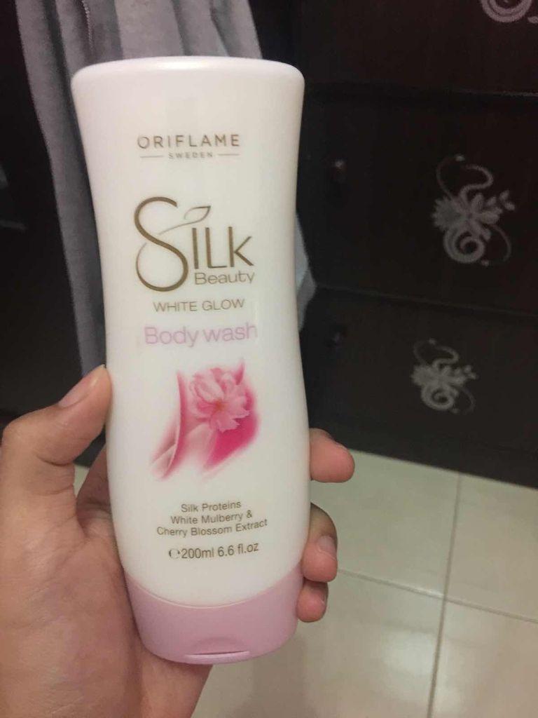 Silk Beauty White Glow Body Wash Lazada Indonesia Daftar harga diskon produk silk beauty white glow oriflame soap bar, hand cream body wash dan body lotion terbaru juli 2020 dan manfaat perawatan kulit. silk beauty white glow body wash