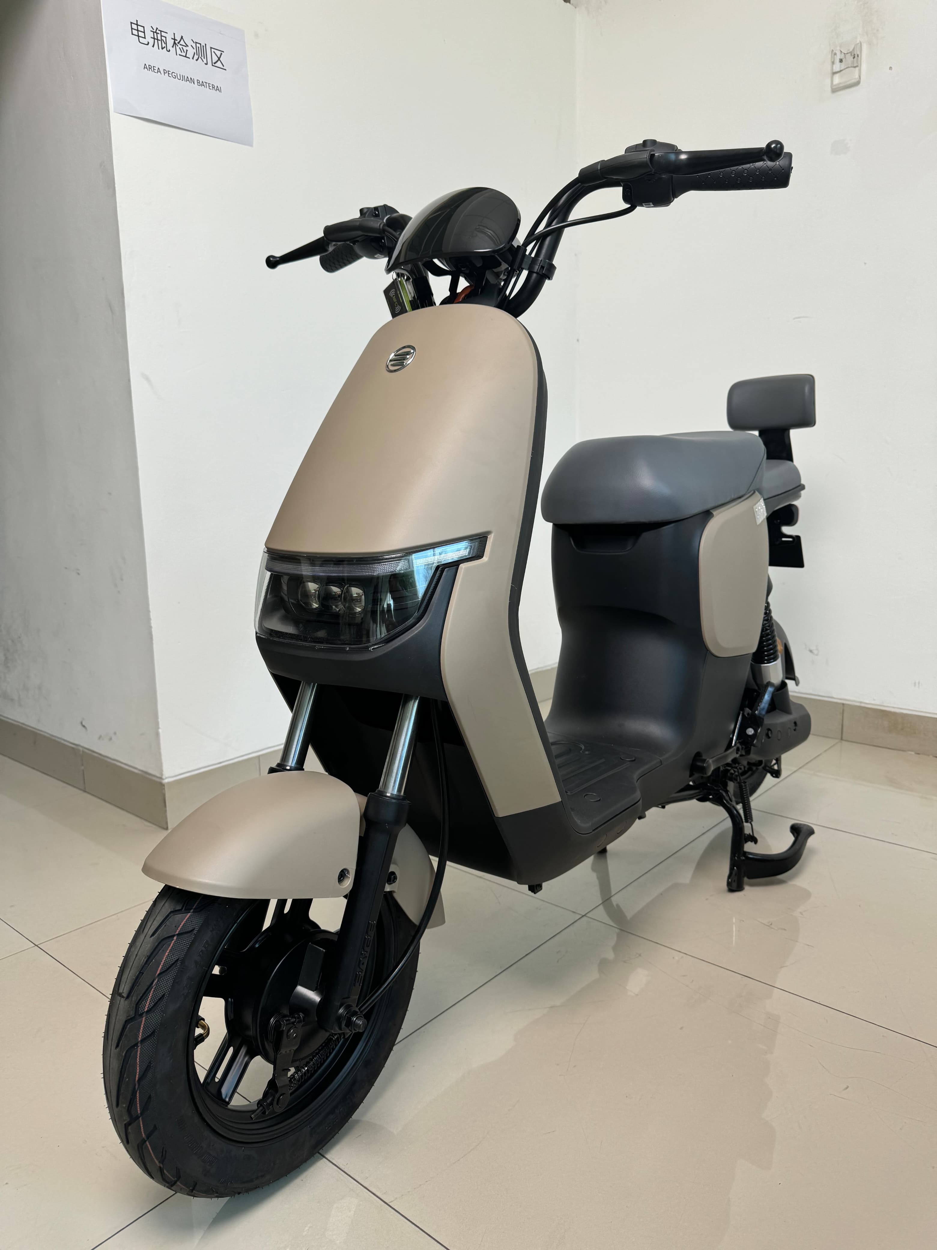 buff football helmet Colorado Buffaloes Riddell Speed Display electric 3 wheels scooter trolley for sale Color:Anthracite Grey | Fizz Lime NFL hopes to reduce The Buffalo Bills Riddell