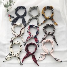 2017 Produk Baru Menghidupkan Kembali Kebiasaan Lama untuk Goyangan Warna Beberapa Apa Bunga Kecil Syal Segitiga Kecil Kerchief Menghias sutra Kecil Tudung Sorban-Internasional