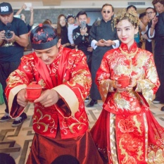 Cina Groom Gaun Pengantin Pria Pakaian Pria Xiuhe Setelan Longfeng Terbang Toast Cheongsam (Manusia & Merah)-Internasional