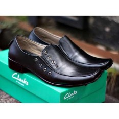 Clarks - Sepatu Pantofel Kickers Kulit Sapi Asli - Slip on & Pull On