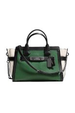 Coach Swagger With Chain in Pebbled Leather - Green