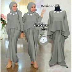 Deskripsi Produk 90474 GAMIS KAFTAN CALIYA GREY BAHAN DIAMOND CREPE LAPIS FURING , ADA DETAIL BUNGA DGN CRYSTAL KAFTAN BUSUI LENGAN BUNTUNG + OUTER LENGAN PANJANG KANCING BELAKANG FIT XL LD 105 PJ 140 SJ0011