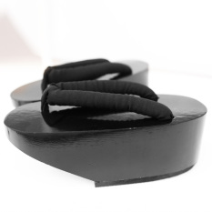 Di Mana Ni Xia Hitam Menari Gadis Kayu Kucing Sepatu Bakiak (Hitam)