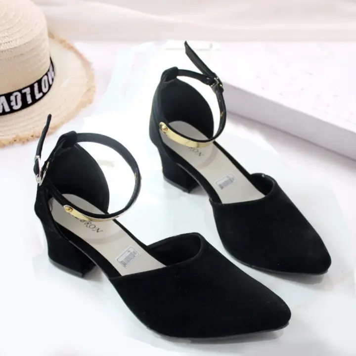 strap ankle shoes