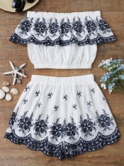 Baju Cropped Bersulam dengan Celana Pendek-Intl