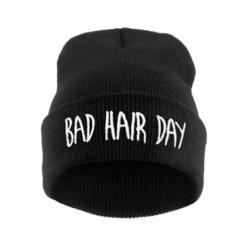 Hequ kupluk musim dingin hangat kayu tebal topi rajut kancing wanita touca aksesoris topi kupluk gaya chic hitam - International