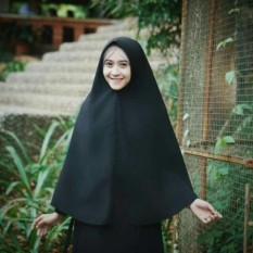 Hijab Jumbo Syari dengan Pet