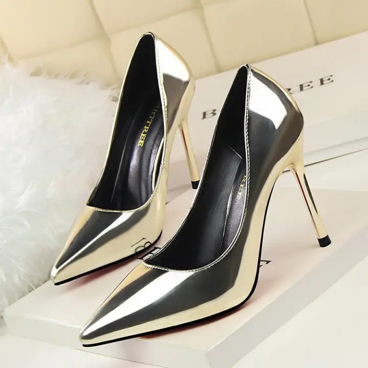 heels with pointed toe