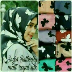Kerudung segi empat kupu-kupu