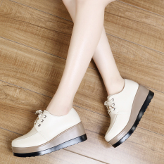 Kulit Baru Sepatu Wedge (Warna Beras)
