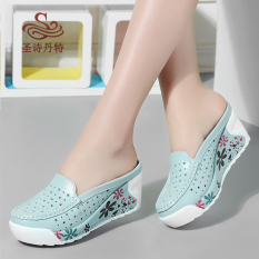 Sepatu Sandal Wanita Kulit Asli Hak Wedge Bagian Depan Tertutup Berongga (Cahaya Bulan) (Cahaya Bulan)