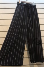 Longgar Sifon Hitam Dan Putih Lurus Garis Vertikal Kulot Sembilan Poin Celana (Hitam Motif Garis Halus Bahan Sifon Musim Panas) OE427FAAAYG17FANID-78207557