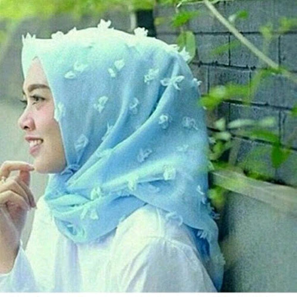 Maula Hijab Jilbab Square Kerudung Segiempat Linen Ruby / Rubiah