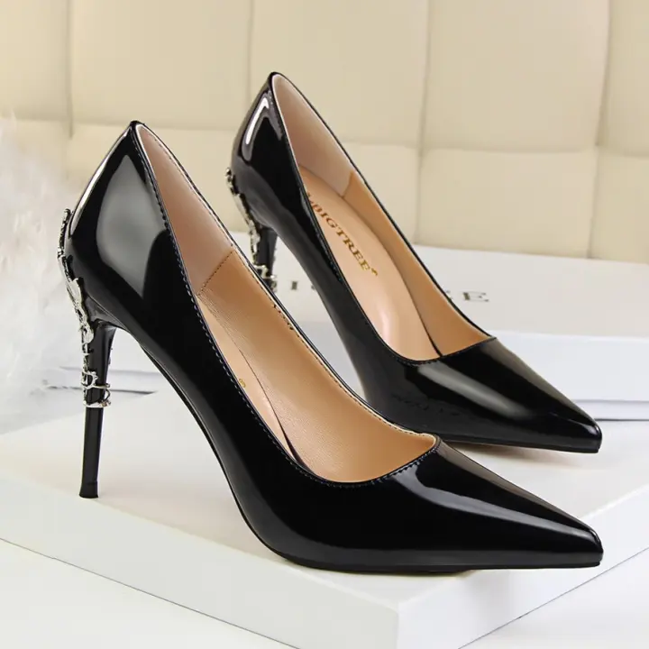 heels with pointed toe