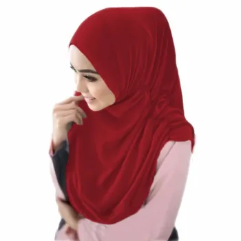 Gita Sukma Hijab Nurjanah Kerudung Instan Merah Marun