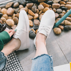 Sepatu Kanvas Musim Semi Liar Sepatu Kets Putih Wanita Datar (Putih) Sepatu wanita Sepatu sport sepatu sneakers wanita