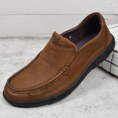 Ekspor barang sisa sepatu pria musim gugur dan dingin Pria sepatu kulit kasual Pijakan empuk kulit berpermukaan lembut mudah dipakai Sepatu malas tutupan kaki Kulit asli