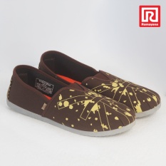 Ramayana - Worldstar - Sepatu slip on pria motif bendera kain kanvas warna coklat tua kombinasi coklat muda worldstar (07971472)