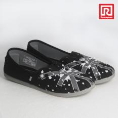 Ramayana - Worldstar - Sepatu slip on pria motif bendera kain kanvas warna hitam kombinasi putih worldstar (07971480)
