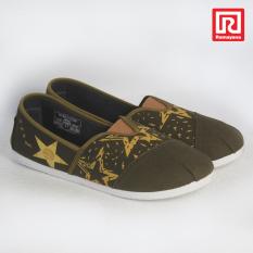 Ramayana - Worldstar - Sepatu slip on pria motif bintang kain kanvas warna hijau kombinasi moka worldstar (07971551)