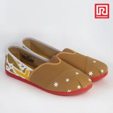 Ramayana - Worldstar - Sepatu slip on pria motif bintang kain kanvas warna moka kombinasi kuning worldstar (07971536)