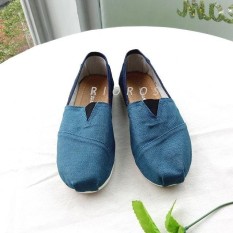Rioros Sepatu Wanita Flat Shoes Slip On Kanvas Aria - Biru Jeans
