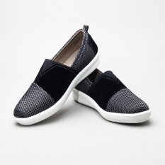 Salvora sepatu kasual SVR10-Hitam
