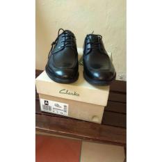Sepatu Clarks