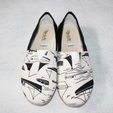 Sepatu flat shoes/slip on toms/wakai motif perahu kombinasi hitam
