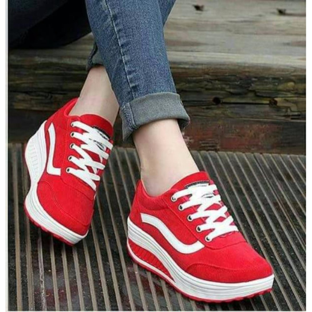 Sepatu Kets Spon Merah