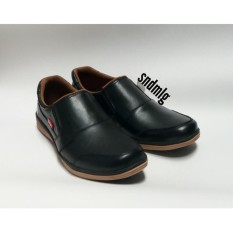 SEPATU KICKERS CASUAL KULIT ASLI SLOP HITAM