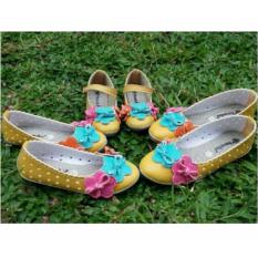 Sepatu murah kembaran coupleshoes ibu dan anak yellow flower sepatu couple