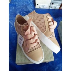 Sepatu Nevada