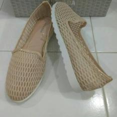 Sepatu Nevada