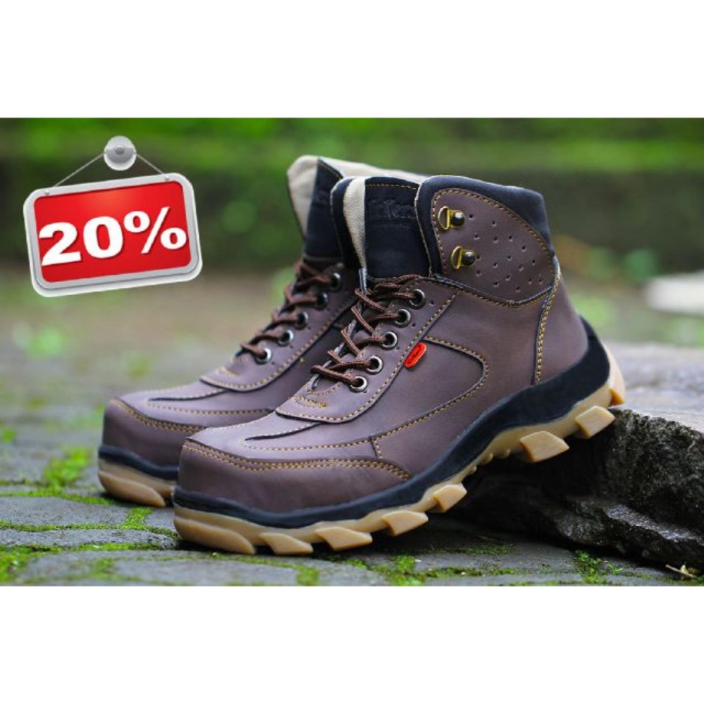 Sepatu Pria Safety Tracking/Gunung Boot Kickers Sued Mercy Ujung Besi Warna Coklat